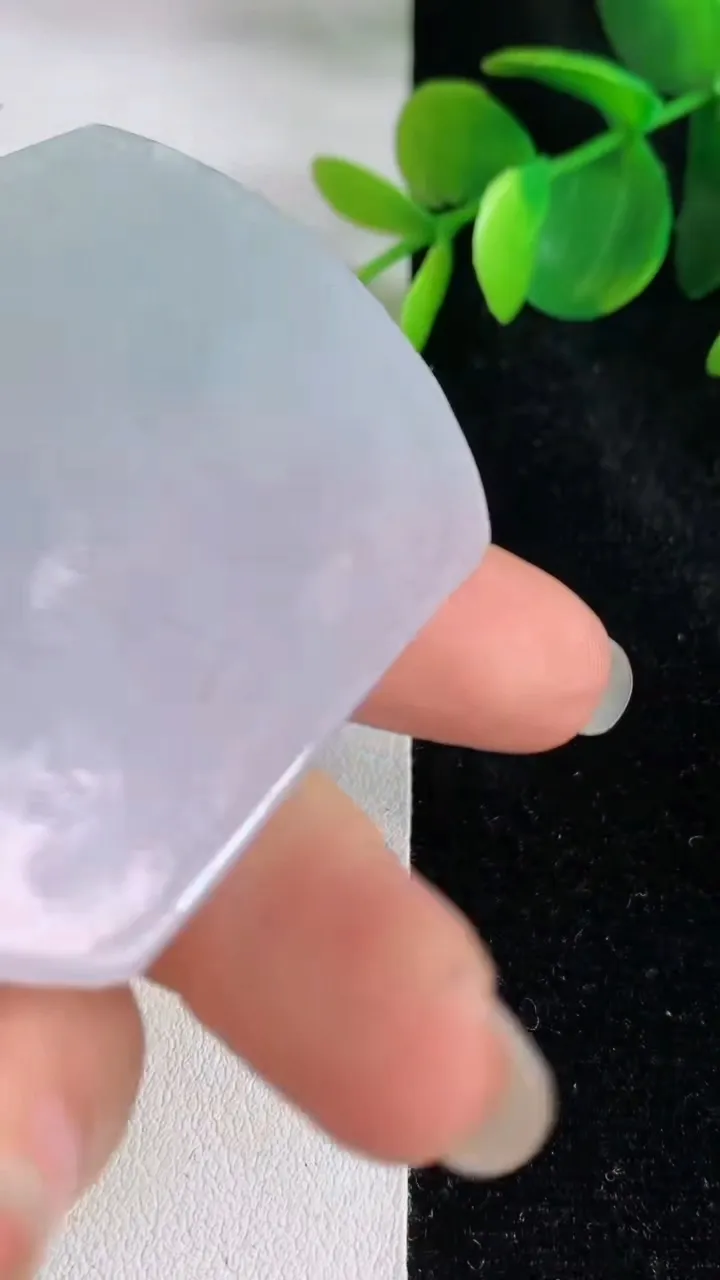 天然A货翡翠白冰普贤菩萨吊坠，尺寸56.6-44.5-5.2，重量:29.63g
5月29日