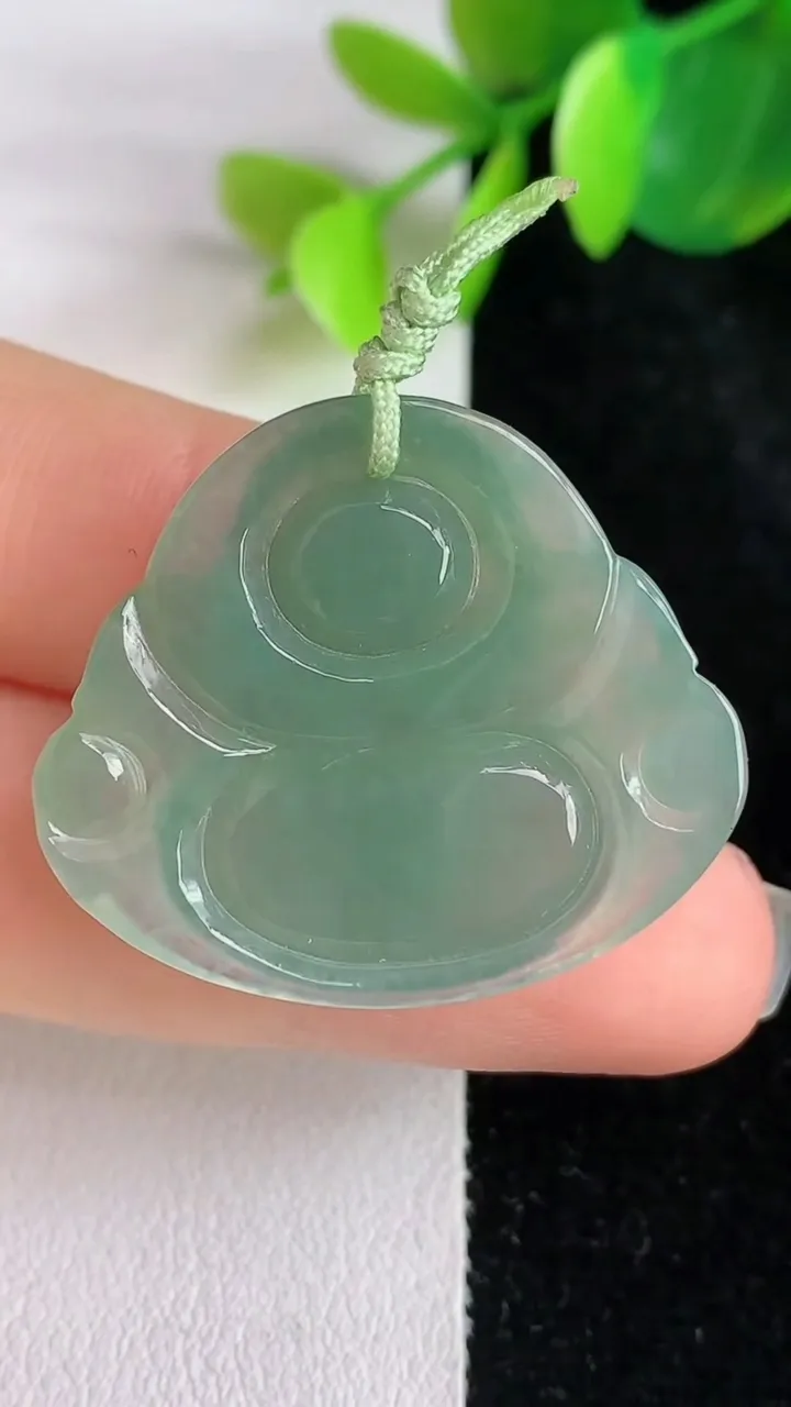 天然A货翡翠佛公吊坠，尺寸27.3-32-5.6，重量:7.42g
5月29日