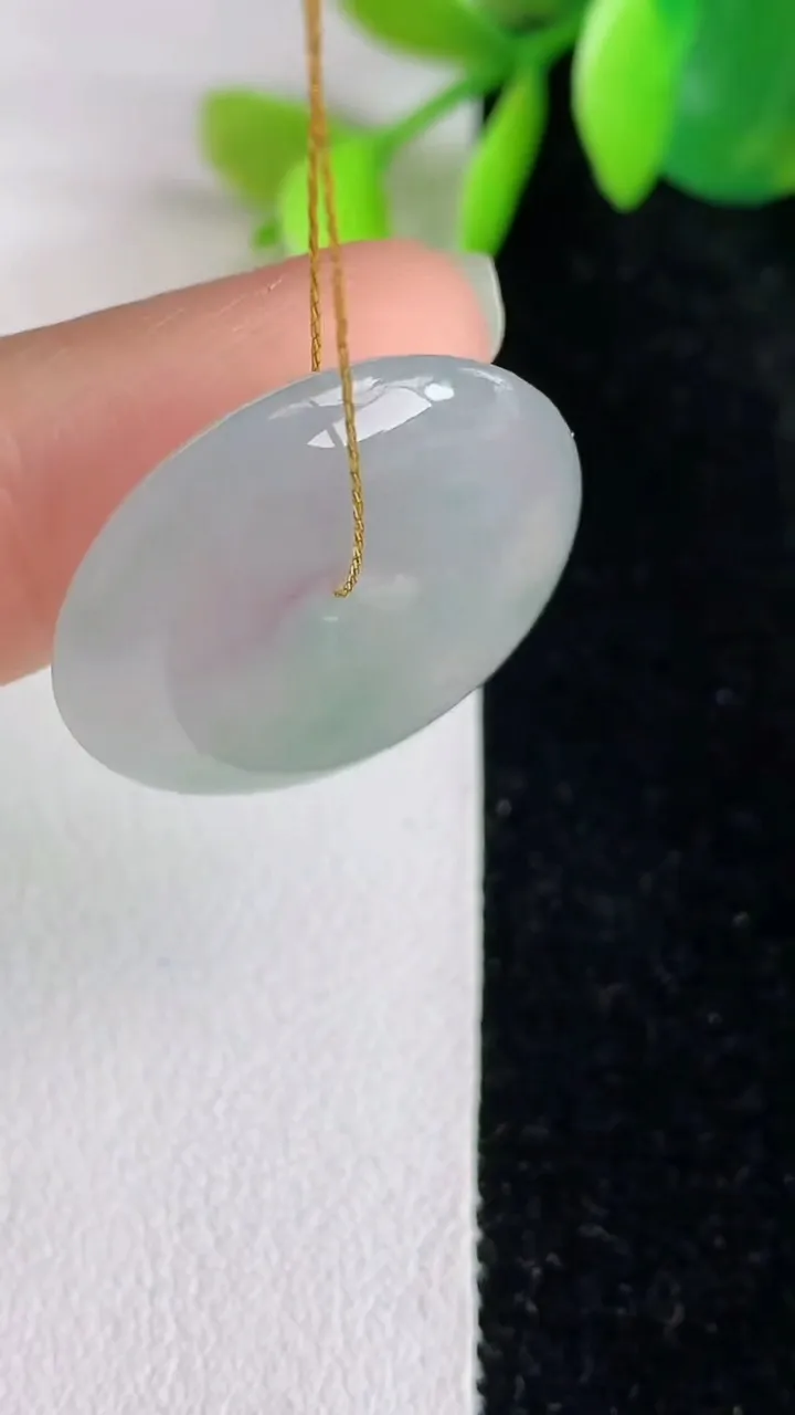 天然A货翡翠平安扣吊坠，尺寸23.2-5.6，重量:6.34g
5月29日