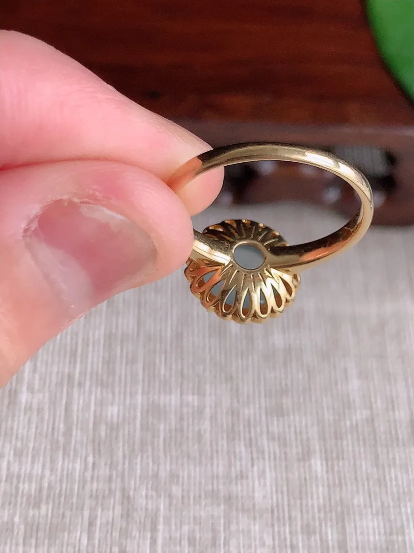 天然A货翡翠18K金伴钻镶嵌白月光蛋面戒指 圈口17.4裸石尺寸8.6mm 重量3.66g 0528