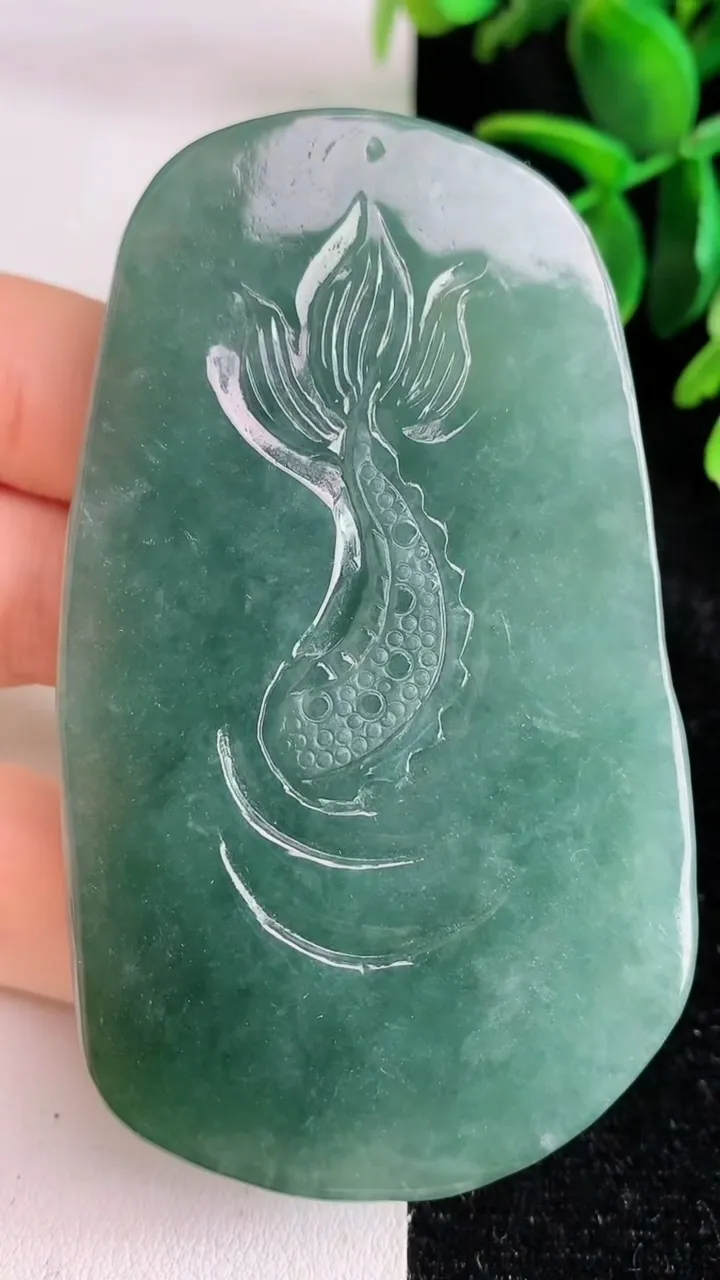 天然A货翡翠蓝水祥龙不动明王吊坠，尺寸77-44.4-11.7，重量:81.47g
5月29日