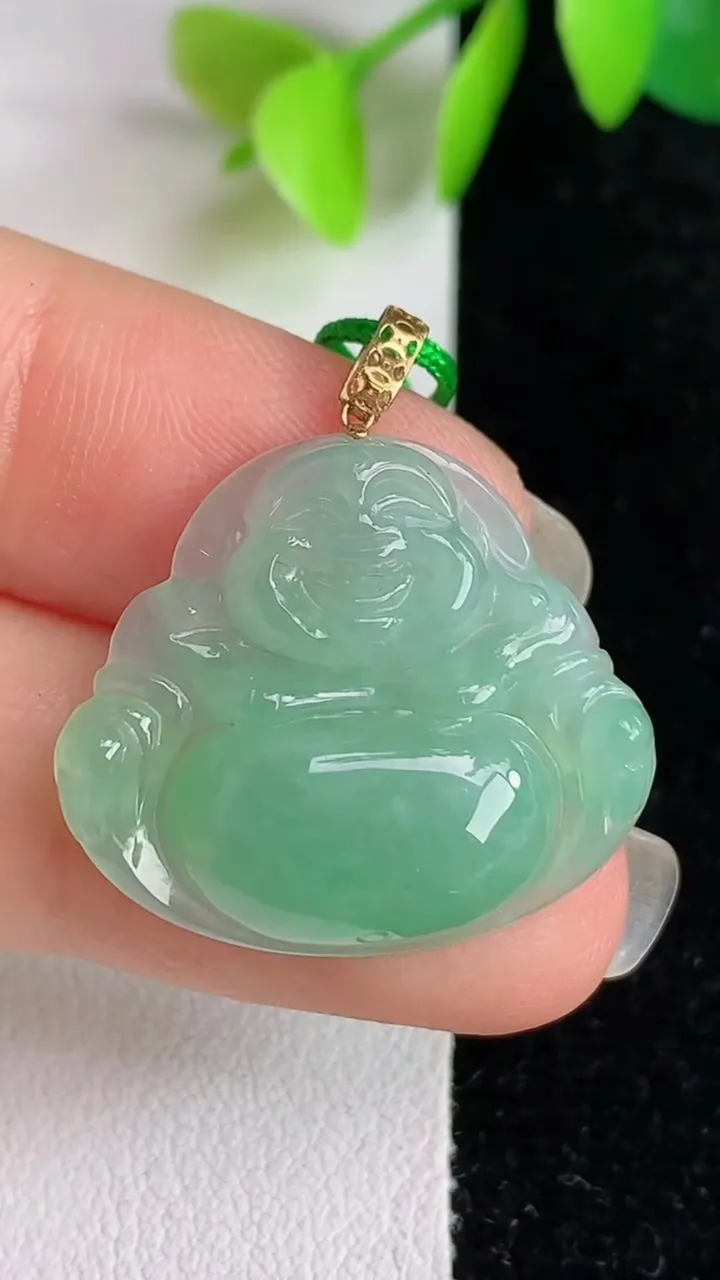 天然A货翡翠佛公吊坠，尺寸21.6-24.8-4.8，重量:4.00g
5月29日