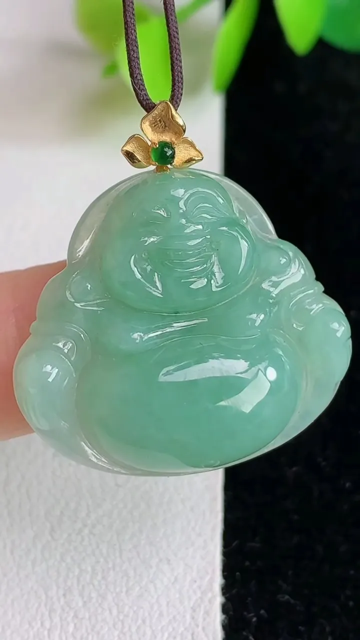 天然A货翡翠佛公吊坠，尺寸23.8-25.2-5.7，重量:5.57g
5月29日