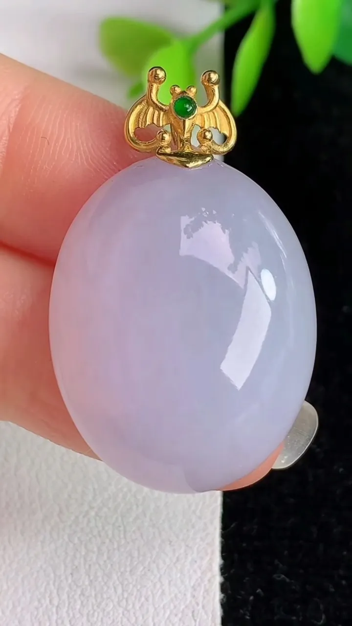 天然A货翡翠k金紫罗兰蛋面吊坠，尺寸27.3-22-9.6，重量:10.85g
5月29日
