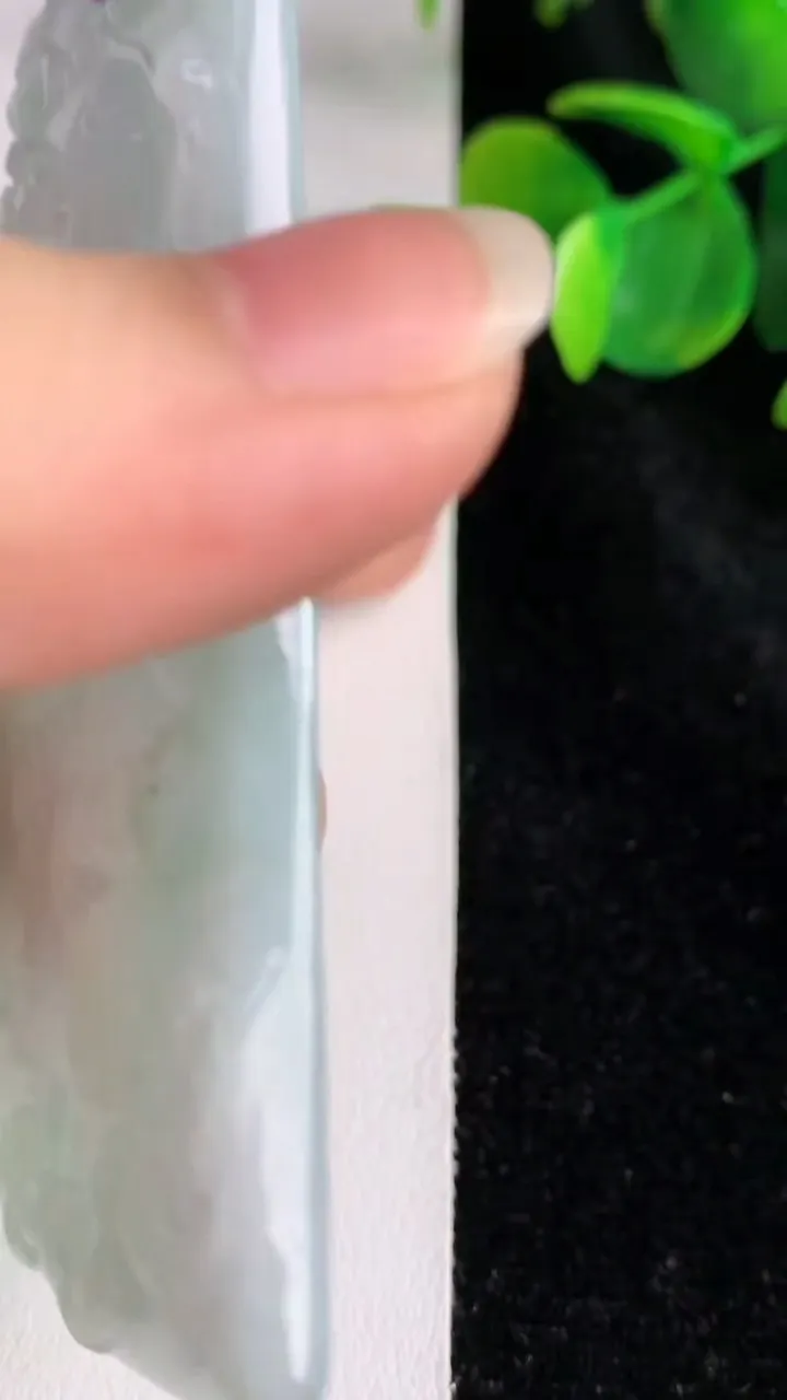 天然A货翡翠文殊菩萨吊坠，尺寸79-47.4-6.6，重量:50.36g
5月29日