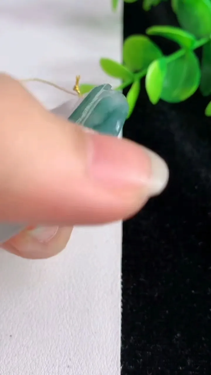 天然A货翡翠飘花大日如来吊坠，尺寸51.6-5.8，重量:31.68g
5月29日