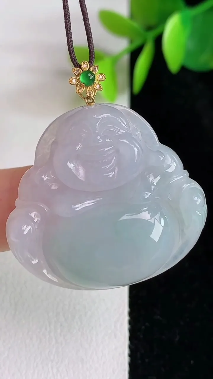 天然A货翡翠佛公吊坠，尺寸28.7-31.3-5.7，重量:7.95g
5月29日