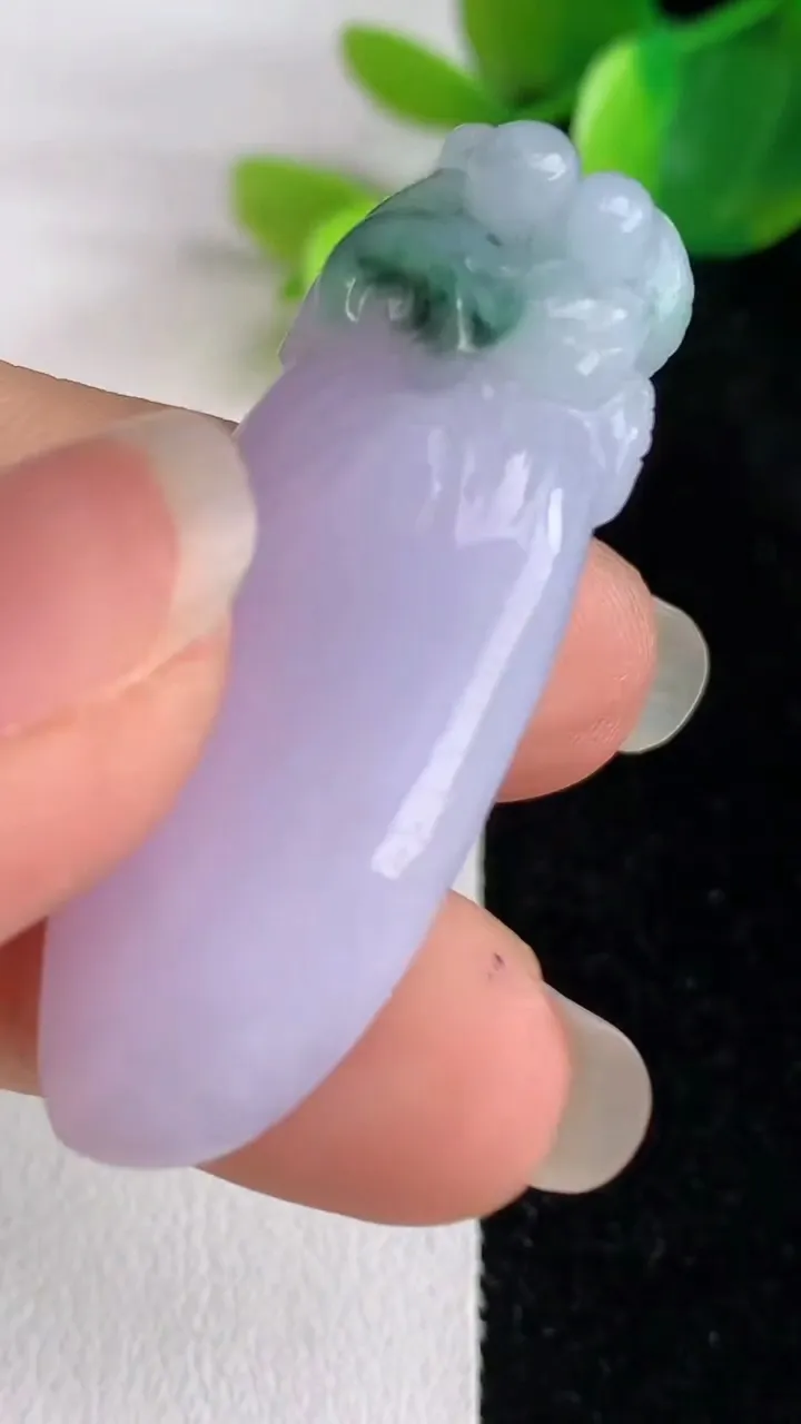 天然A货翡翠紫罗兰 飘花灵猴献瑞 福瓜吊坠，尺寸42.2-15.6-10.7，重量:13.03g
5月29日