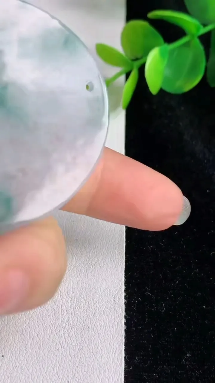 天然A货翡翠飘花生肖兔吊坠，尺寸50-44.8-5.7，重量:24.42g
5月29日
