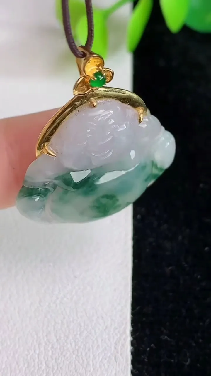 天然A货翡翠飘花佛公吊坠，尺寸23-27-4.2，重量:4.70g
5月29日