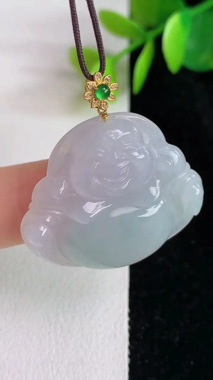 天然A货翡翠佛公吊坠，尺寸28.7-31.3-5.7，重量:7.95g
5月29日
