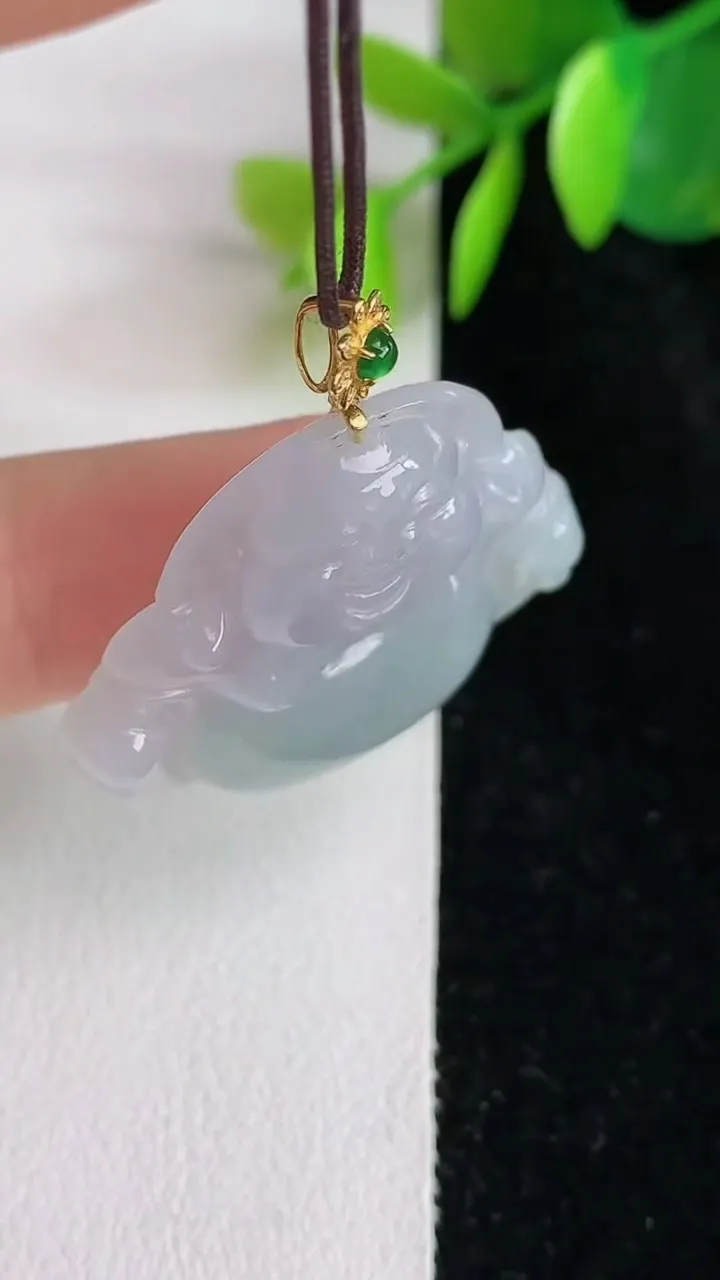 天然A货翡翠佛公吊坠，尺寸28.7-31.3-5.7，重量:7.95g
5月29日