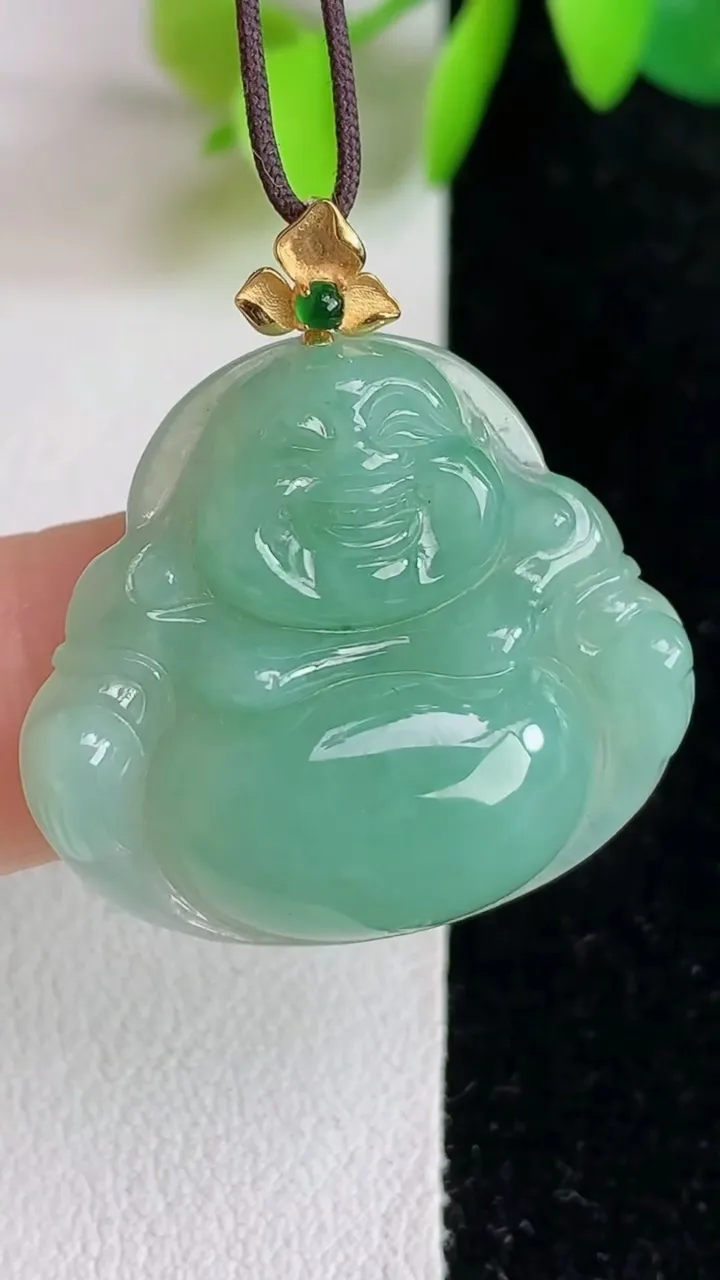 天然A货翡翠佛公吊坠，尺寸23.8-25.2-5.7，重量:5.57g
5月29日