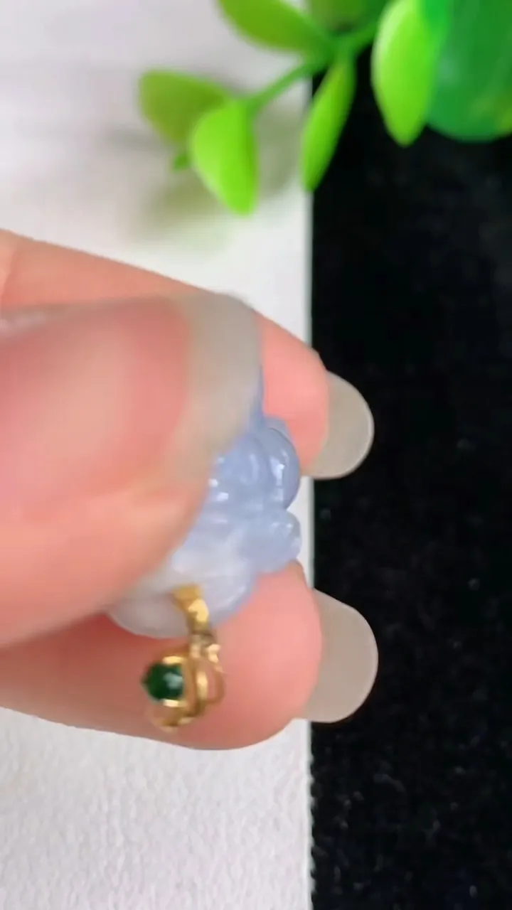 天然A货翡翠k金紫罗兰貔貅吊坠，尺寸22.7-17-9.7，重量:7.50g
5月29日