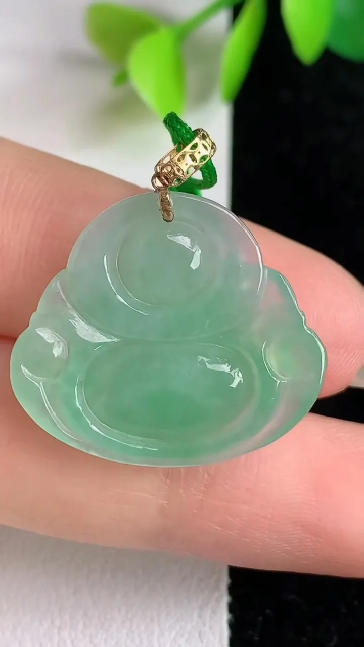 天然A货翡翠佛公吊坠，尺寸21.6-24.8-4.8，重量:4.00g
5月29日