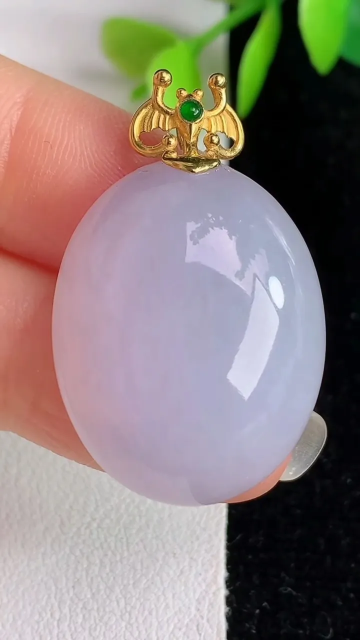 天然A货翡翠k金紫罗兰蛋面吊坠，尺寸27.3-22-9.6，重量:10.85g
5月29日