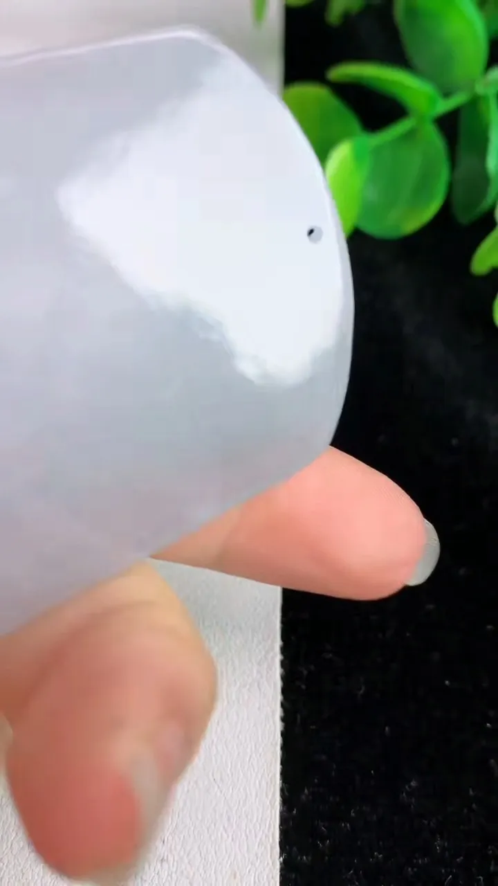 天然A货翡翠白冰普贤菩萨吊坠，尺寸56.2-44.6-4.8，重量:30.75g
5月29日