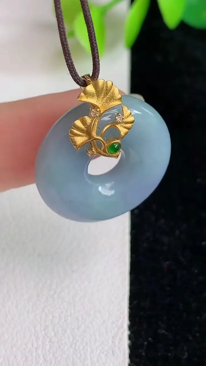 天然A货翡翠k金紫罗兰平安环吊坠，尺寸21.3-6.6，重量:5.62g
5月29日