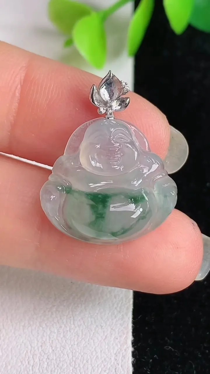 天然A货翡翠飘花佛公吊坠，尺寸17.4-19.4-6，重量:3.11g
5月29日