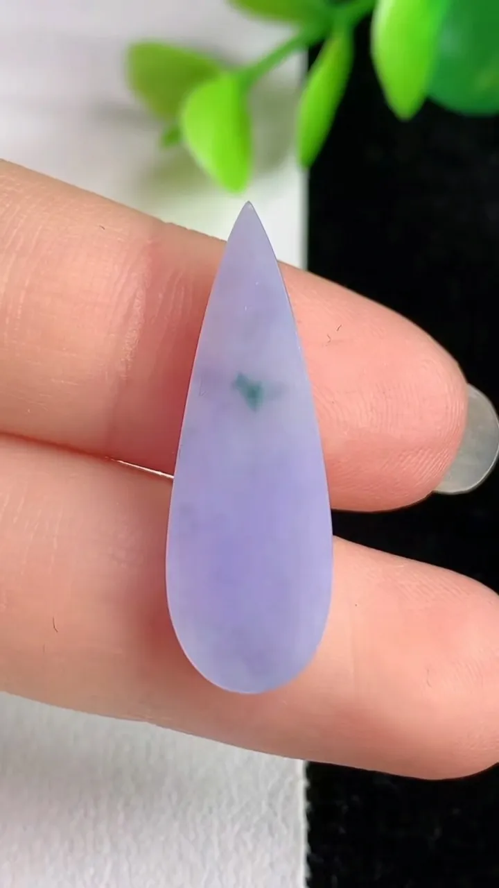 天然A货翡翠紫罗兰水滴镶嵌件，尺寸28-9.5-3，重量:1.70g
5月29日
