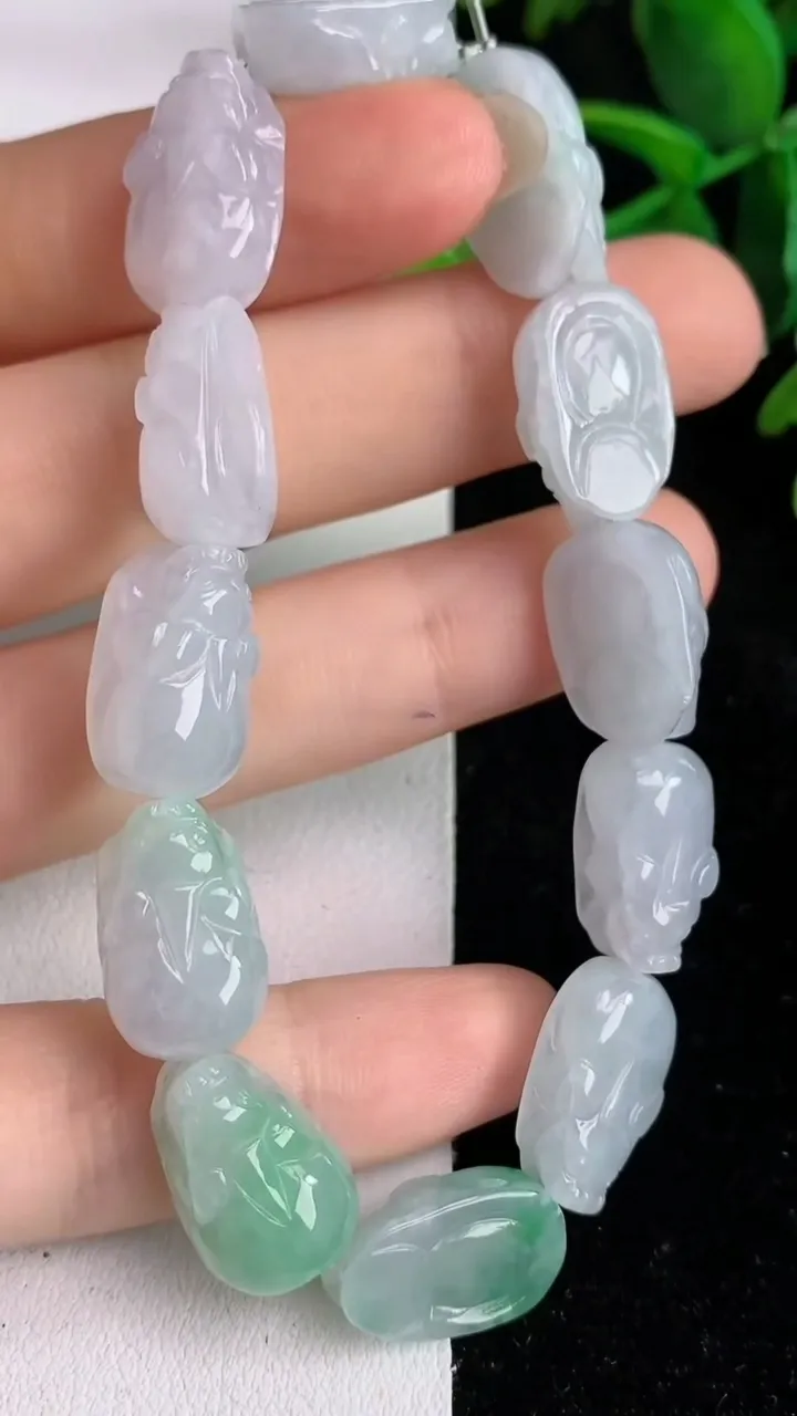 天然A货翡翠貔貅手串12颗，尺寸16-10.6-7，重量:26.15g5月29日
工厂直销收藏佳品,种好水足，色泽均匀，有种有色，上手高大气！