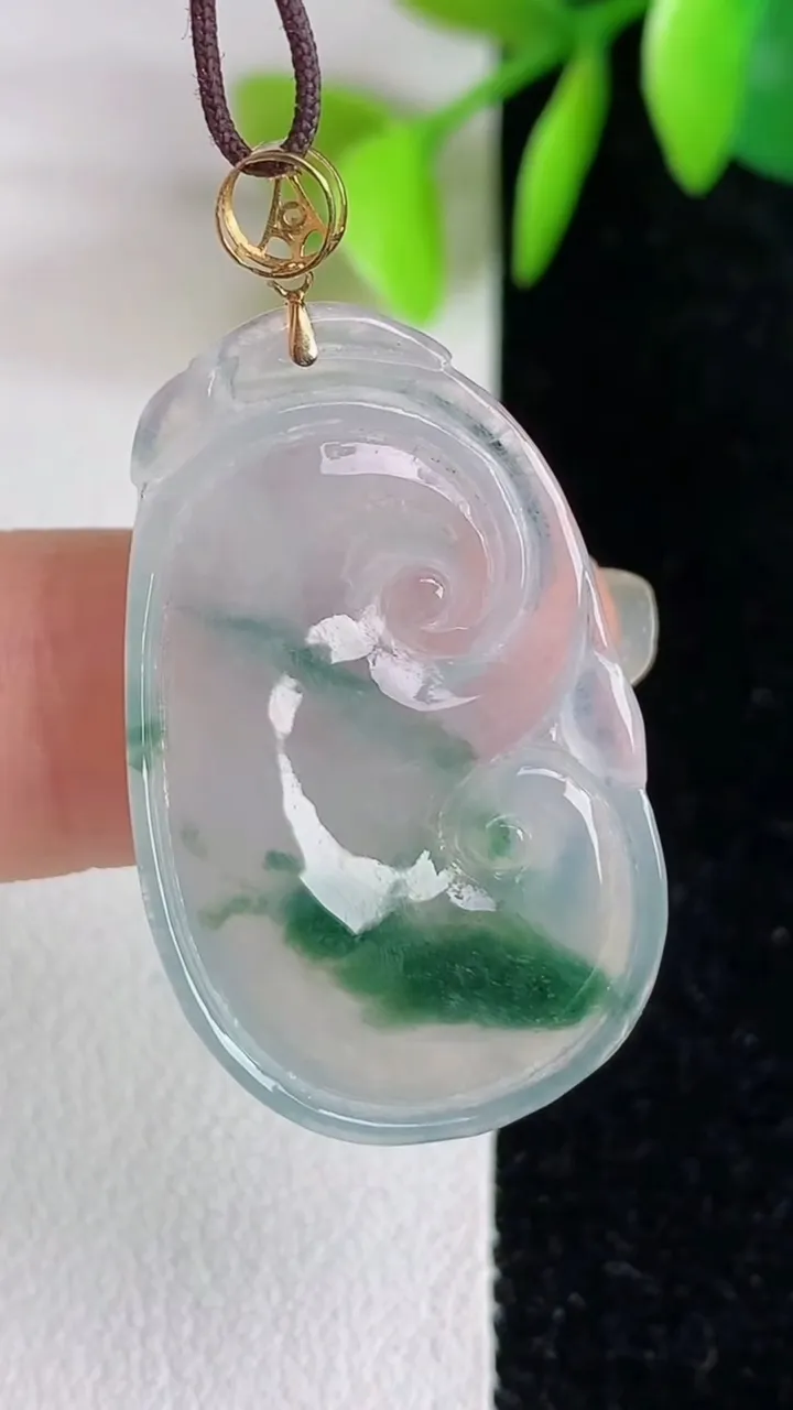天然A货翡翠飘花如意吊坠，尺寸31-19-3.5，重量:4.04g
5月29日