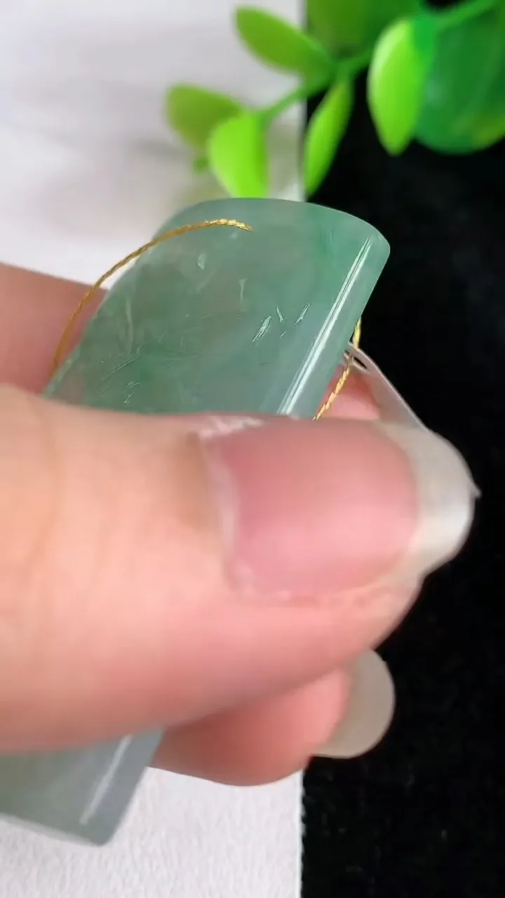 天然A货翡翠鸟语花香吊坠，尺寸46.2-29-4，重量:13.24g
5月30日