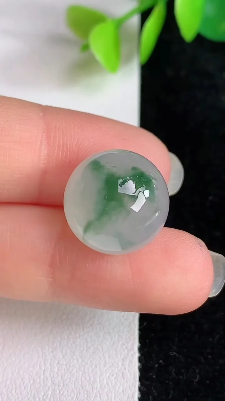天然A货翡翠飘花圆珠吊坠，尺寸15，重量:6.00g5月30日
工厂直销收藏佳品,种好水足，色泽均匀，有种有色，上手高大气！