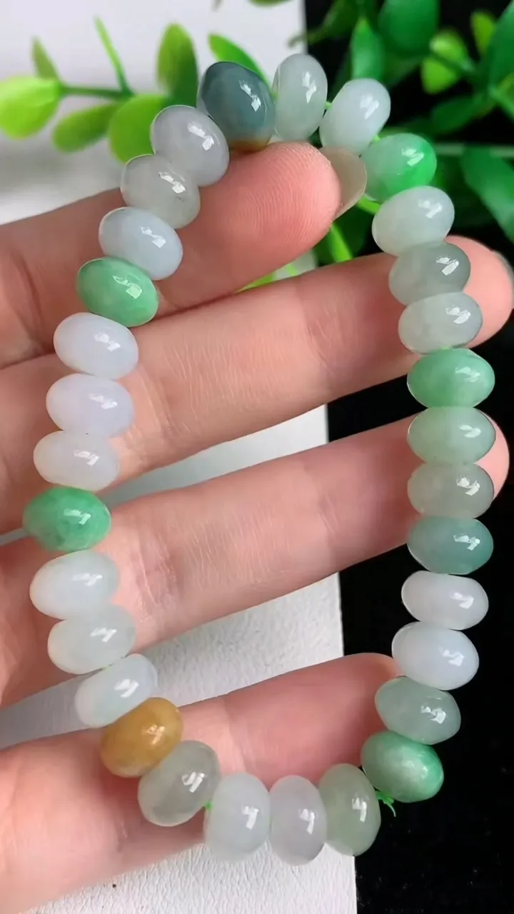 天然A货翡翠货双彩算盘珠手串，尺寸 8.9-5.6-31 颗，重:27.88g5月30日
工厂直销收藏佳品,种好水足，色泽均匀，有种有色，上手高大气！
