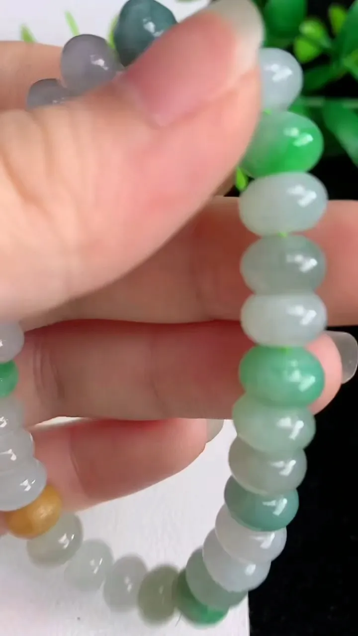天然A货翡翠货双彩算盘珠手串，尺寸 8.9-5.6-31 颗，重:27.88g5月30日
工厂直销收藏佳品,种好水足，色泽均匀，有种有色，上手高大气！