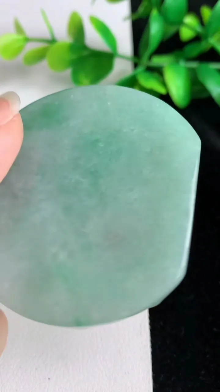 天然A货翡翠花开富贵吊坠，尺寸 54-48-6.7，重:45.77g
5月30日
