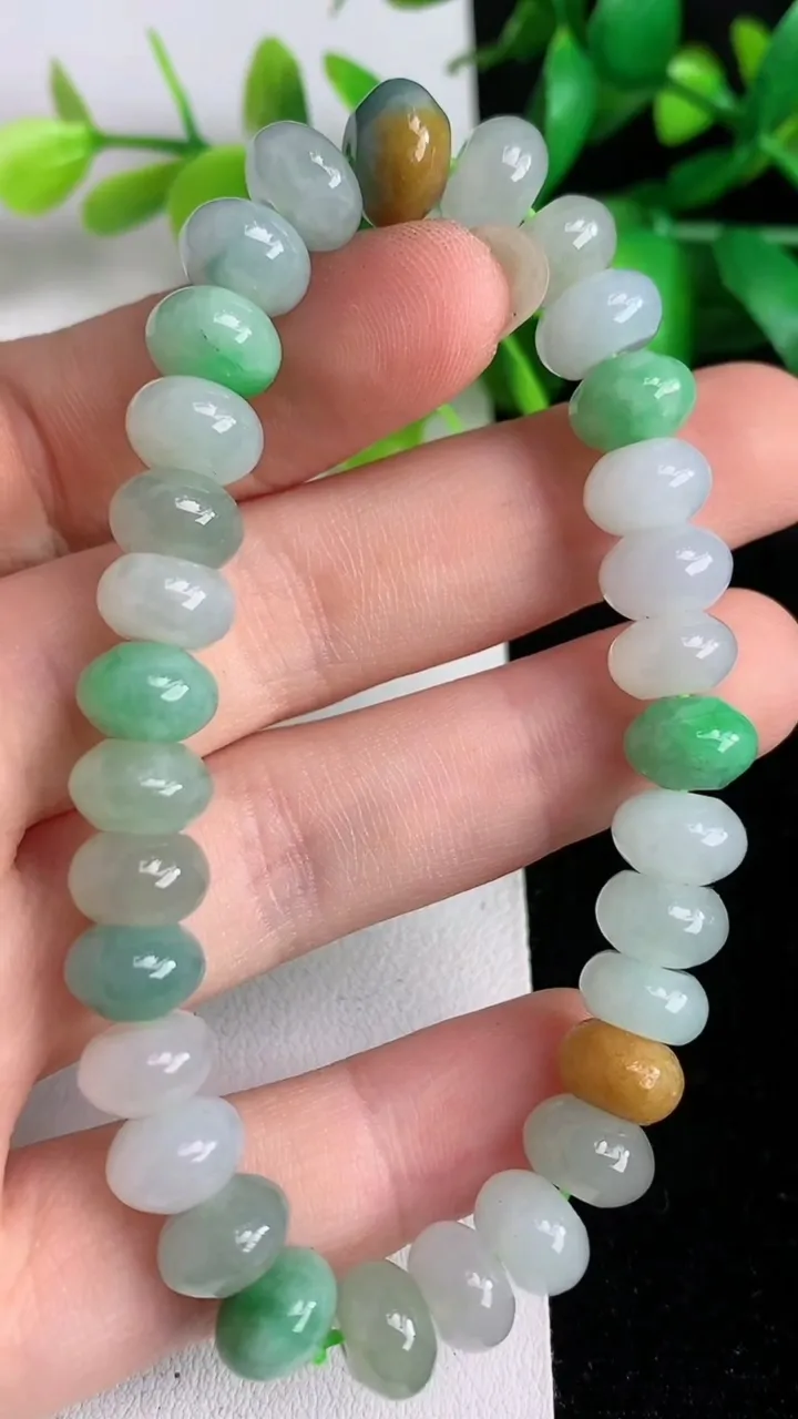 天然A货翡翠货双彩算盘珠手串，尺寸 8.9-5.6-31 颗，重:27.88g5月30日
工厂直销收藏佳品,种好水足，色泽均匀，有种有色，上手高大气！