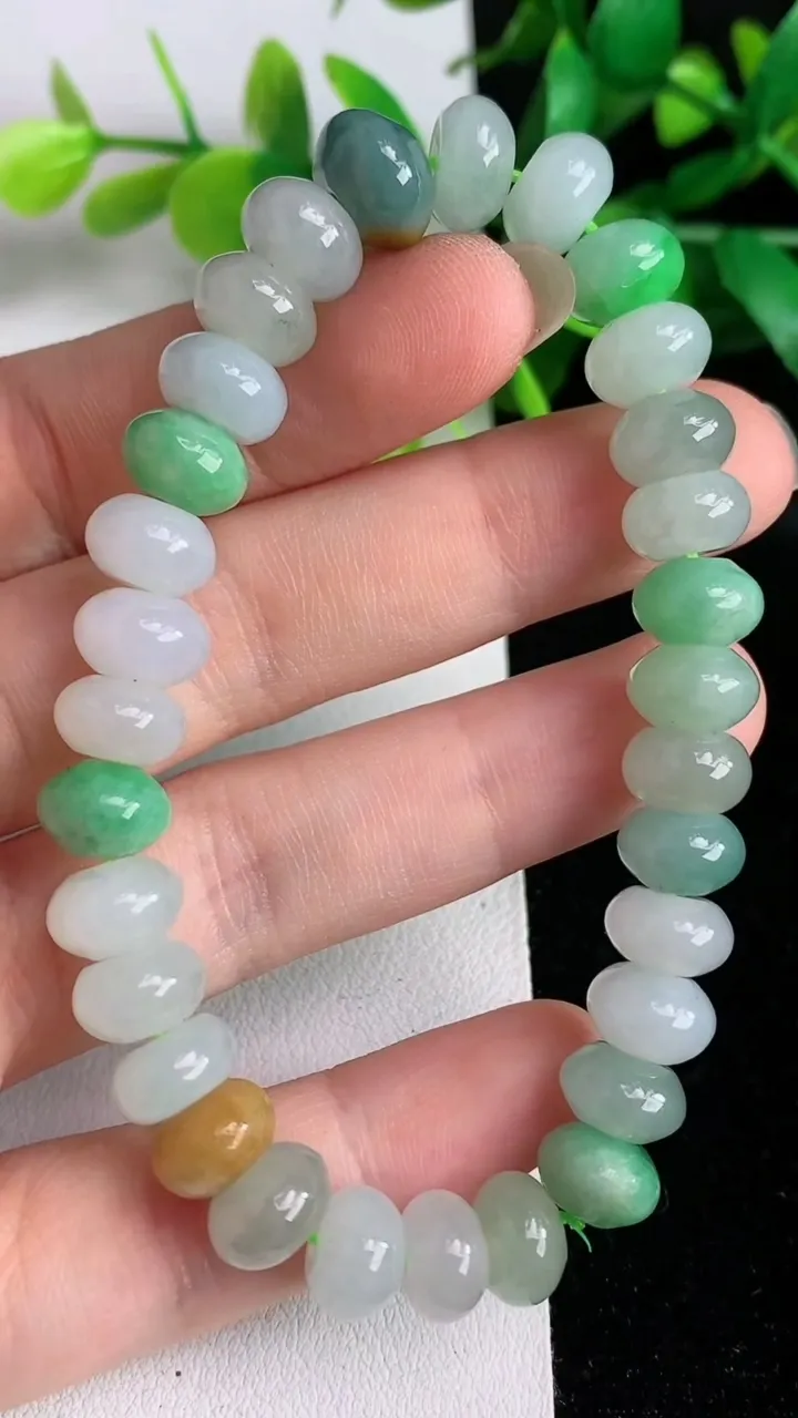 天然A货翡翠货双彩算盘珠手串，尺寸 8.9-5.6-31 颗，重:27.88g5月30日
工厂直销收藏佳品,种好水足，色泽均匀，有种有色，上手高大气！