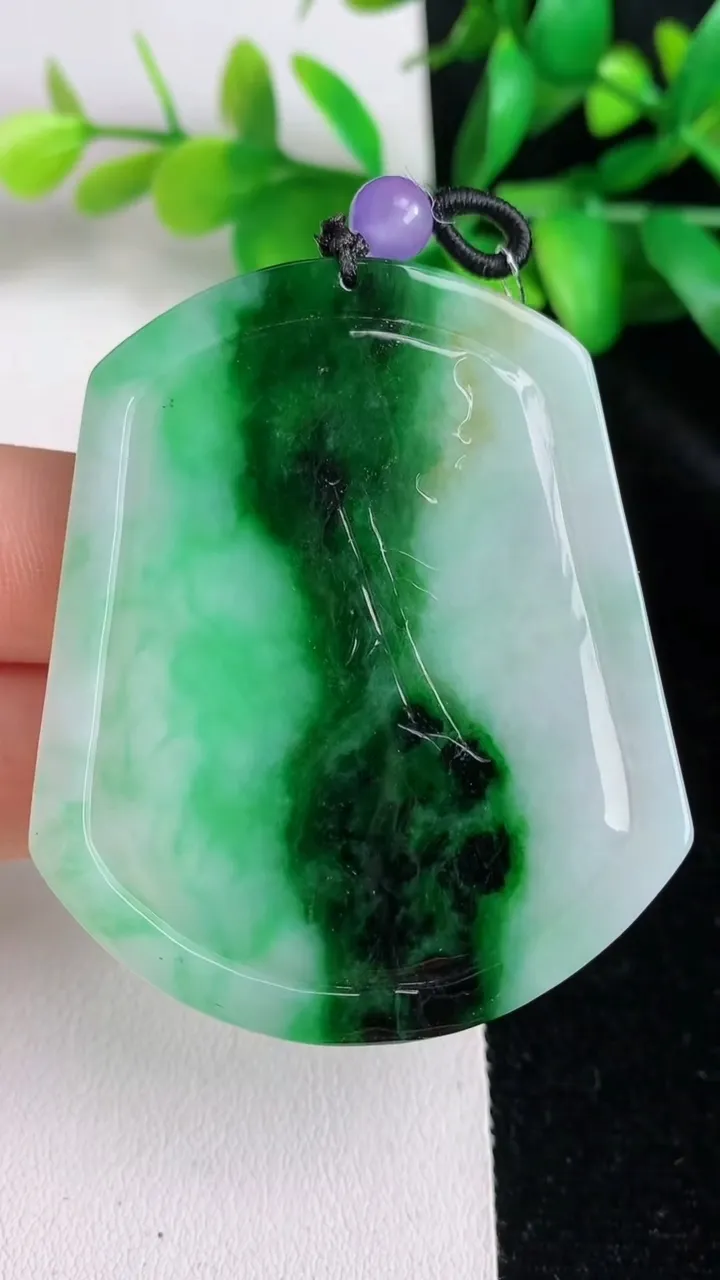 天然A货翡翠鸟语花香吊坠，尺寸 56.5-47.5-5.5，重:23.20g
5月31日