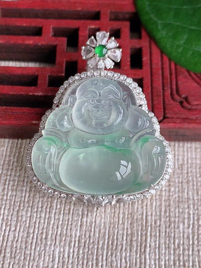 天然A货翡翠18K金伴飘绿佛公吊坠尺寸33×26.7×10.2裸石21×24m量7.86g 0530