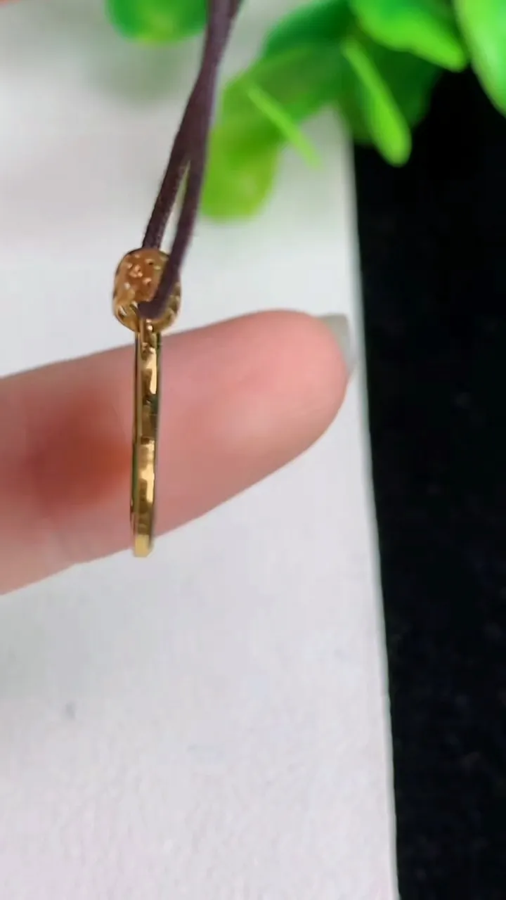 天然A货翡翠四叶草吊坠，尺寸 21-16-1.2，重:0.77g
5月31日