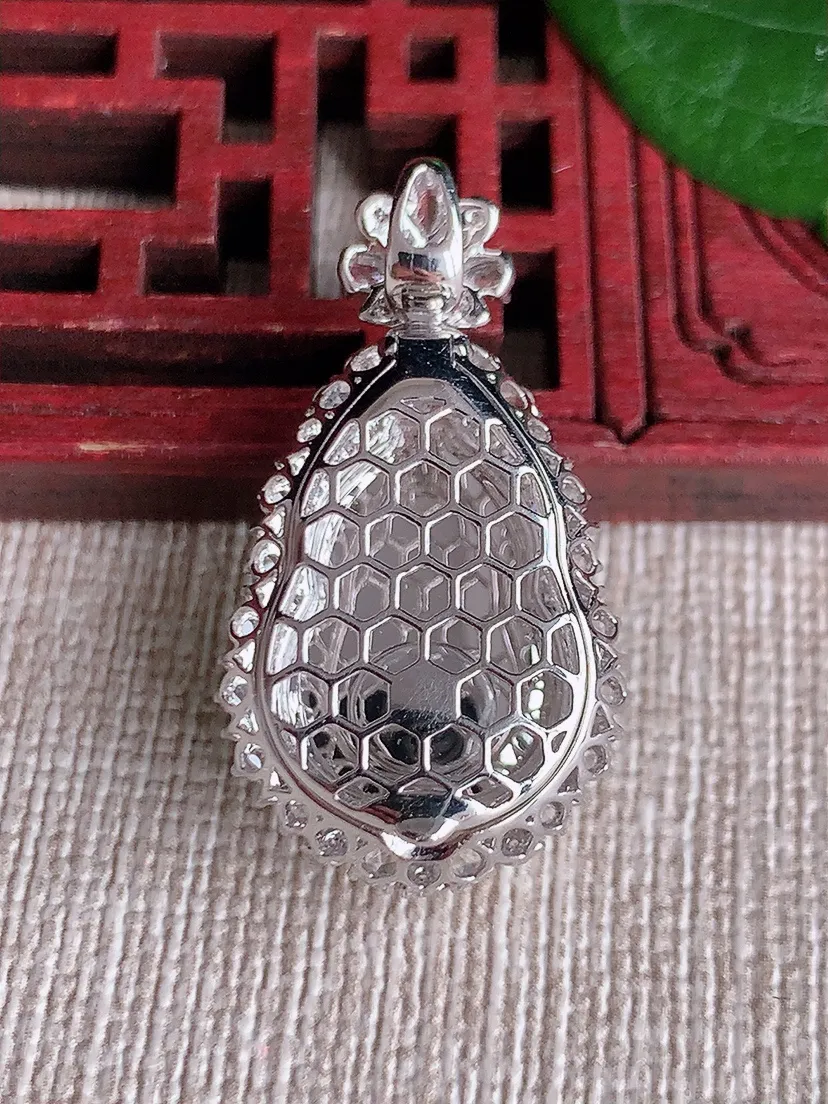 天然A货翡翠18K金伴阳绿葫芦吊坠尺寸30.7×17×11裸石17×12m量5.26g 0530