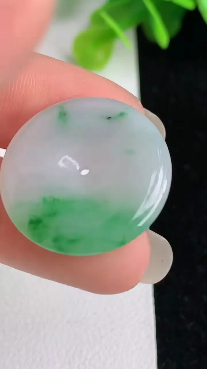 天然A货翡翠平安扣吊坠，尺寸23.2-3.4，重量:4.40g
5月31日