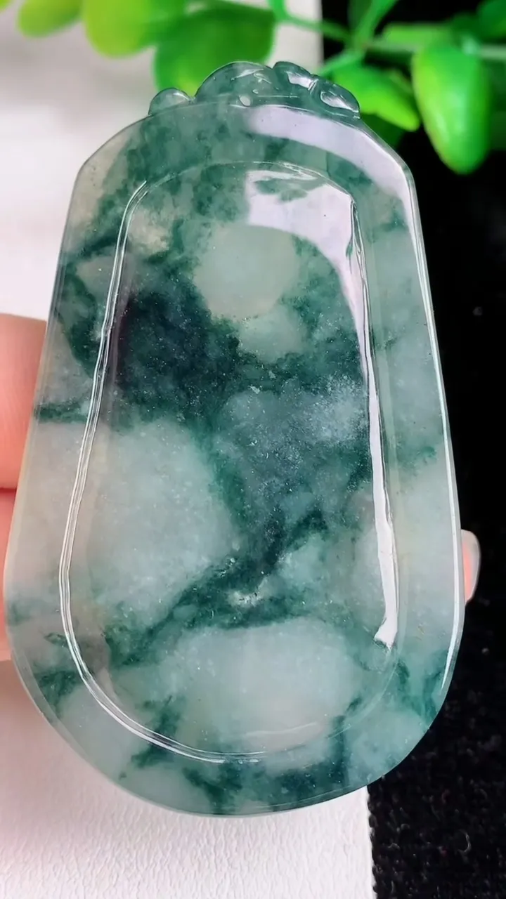 天然A货翡翠山水牌吊坠，尺寸 65-40-10，重:45.00g
5月31日