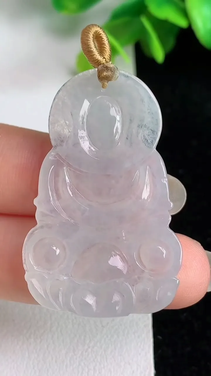 天然A货翡翠白冰观音菩萨吊坠，尺寸40.6-25.7-4，重量:6.96g
5月31日