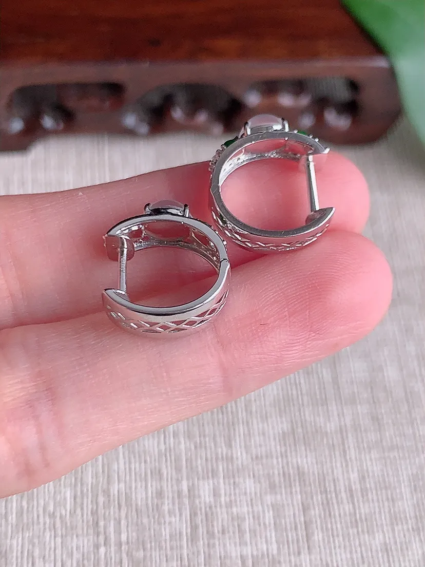 天然A货翡翠18K金伴钻镶嵌白月光蛋面耳坠 尺寸5.3×4.8mm 重量3.14g 0530