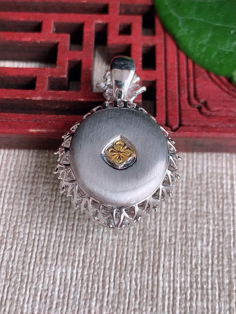 天然A货翡翠18K金伴阳绿蛋面吊坠尺寸31×20×14裸石13.3×13m量7.00g 0530