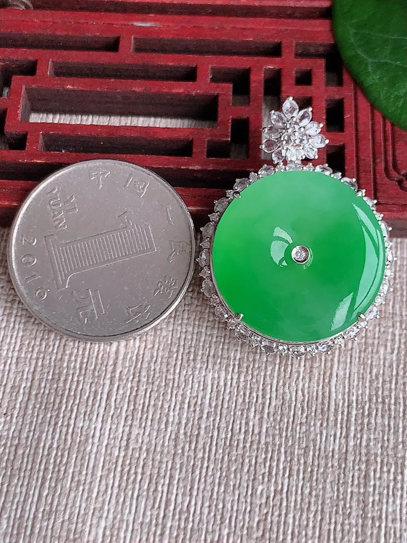 天然A货翡翠18K金伴阳绿平安扣吊坠尺寸34.3×25.5×10裸石21.6m量10.03g 0530