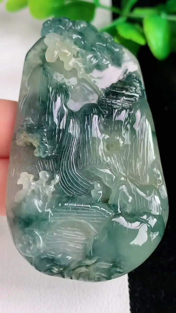 天然A货翡翠山水牌吊坠，尺寸 65-40-10，重:45.00g
5月31日