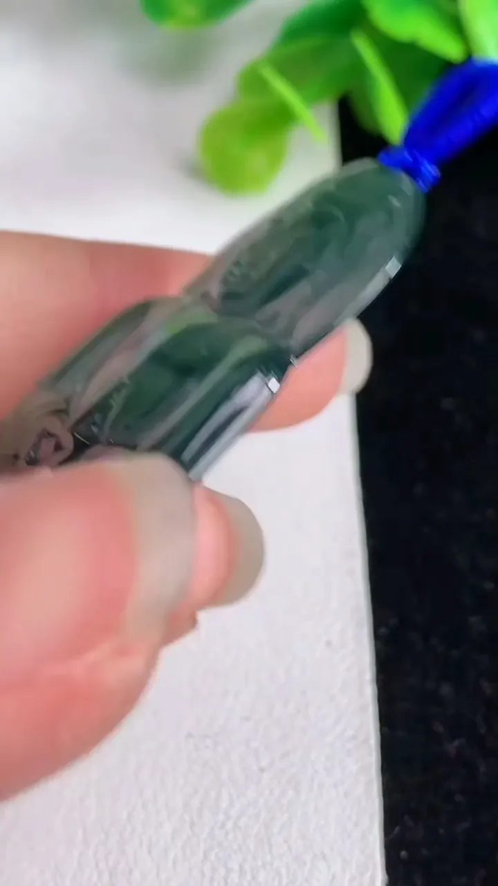 天然A货翡翠蓝水观音菩萨吊坠，尺寸46-28.3-3，重量:8.00g
5月31日