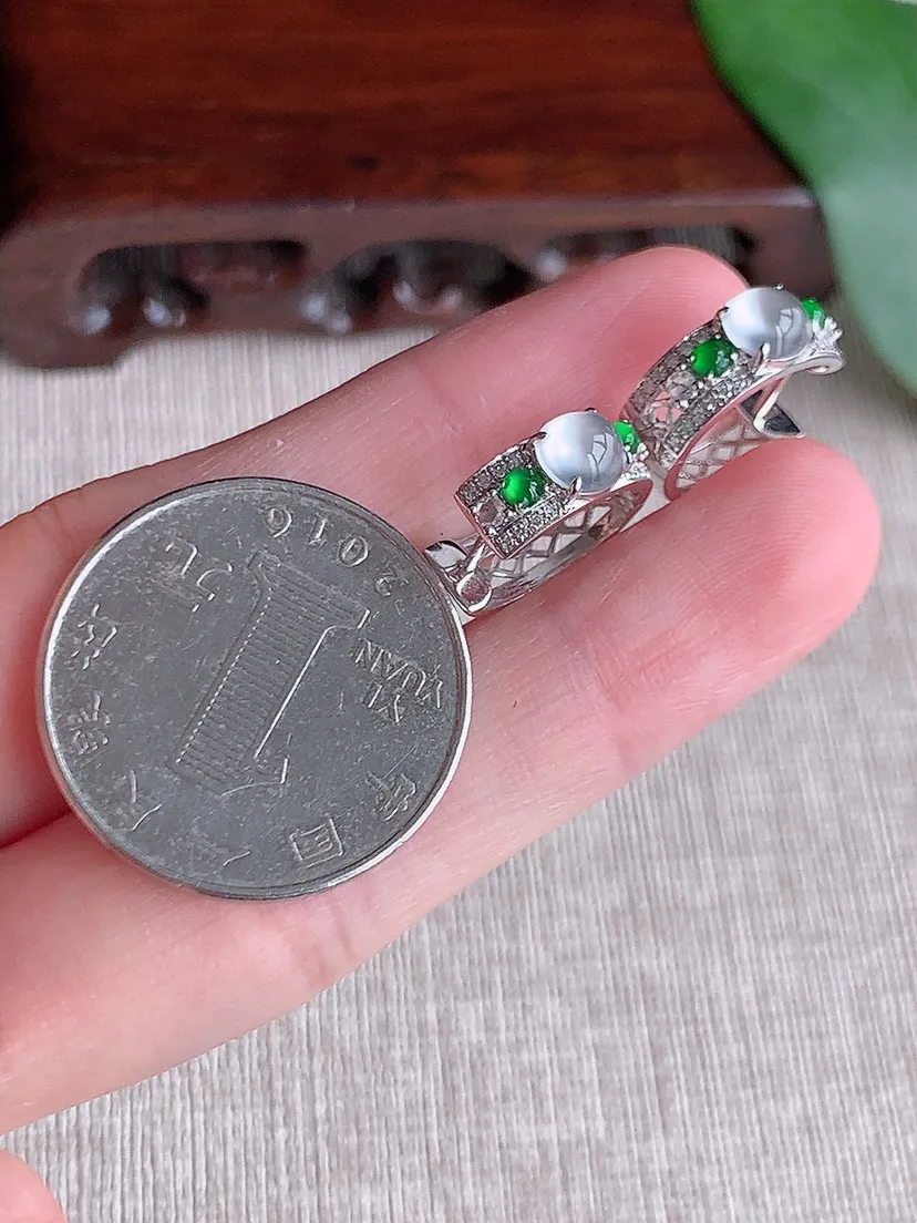 天然A货翡翠18K金伴钻镶嵌白月光蛋面耳坠 尺寸5.3×4.8mm 重量3.14g 0530