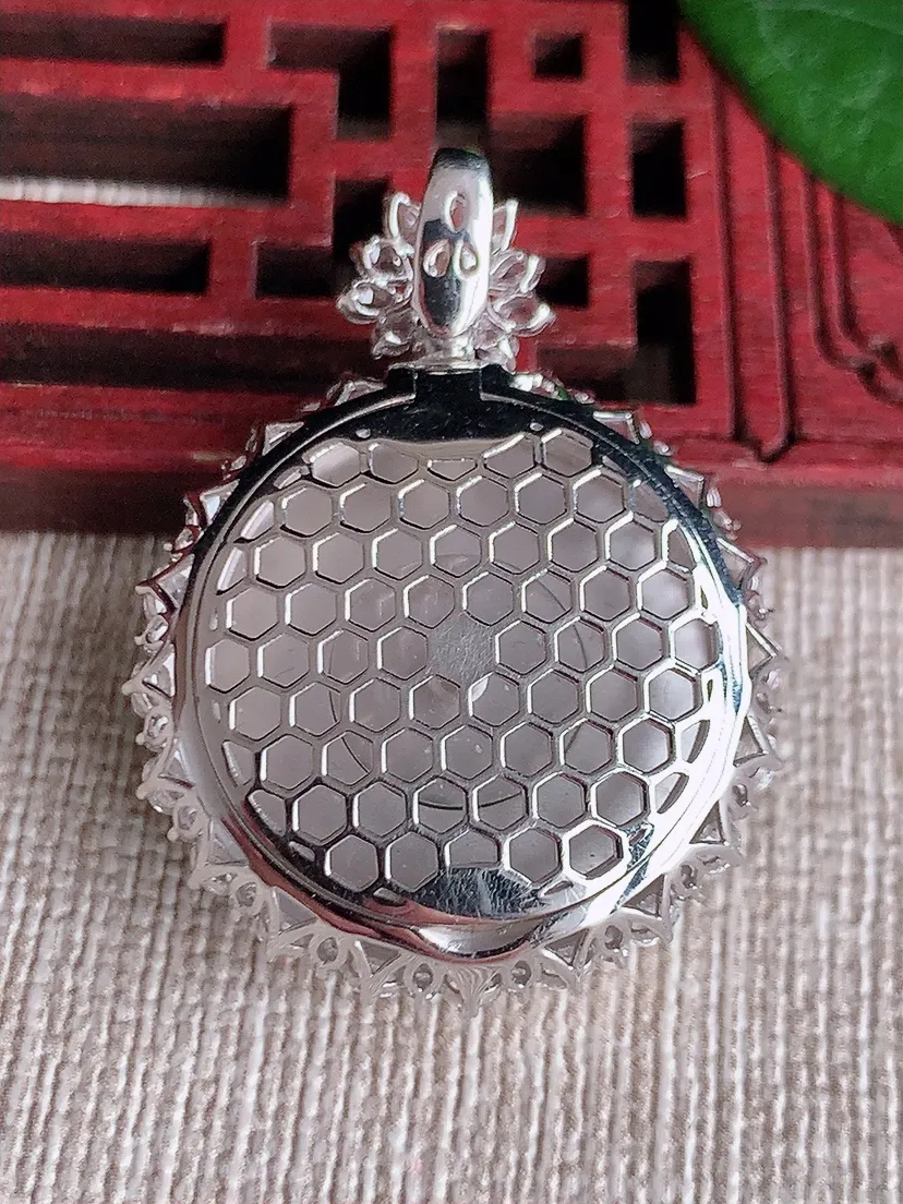 天然A货翡翠18K金伴阳绿平安扣吊坠尺寸34.3×25.5×10裸石21.6m量10.03g 0530
