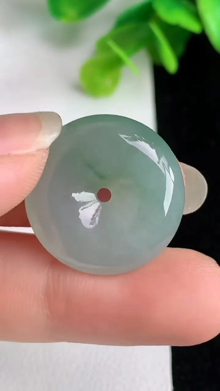 天然A货翡翠飘花平安扣吊坠，尺寸 22-5.9，重:5.38g
5月31日