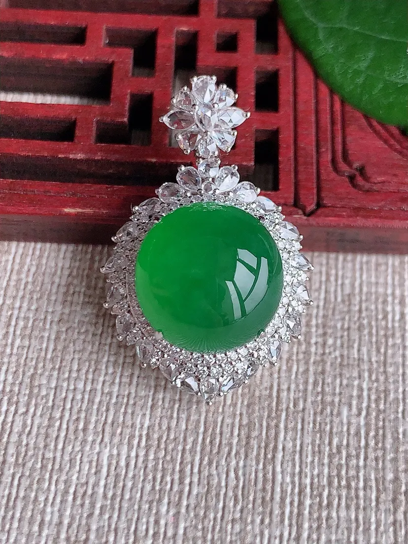 天然A货翡翠18K金伴阳绿蛋面吊坠尺寸31×20×14裸石13.3×13m量7.00g 0530