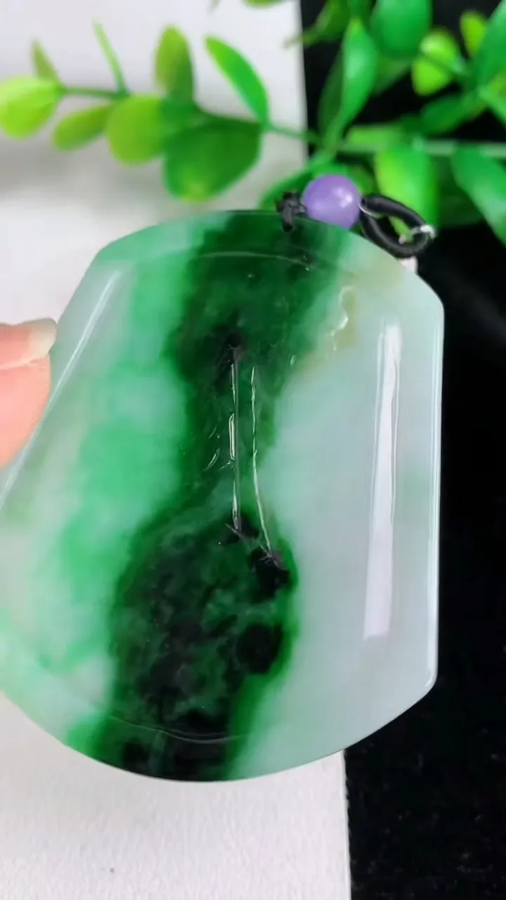 天然A货翡翠鸟语花香吊坠，尺寸 56.5-47.5-5.5，重:23.20g
5月31日